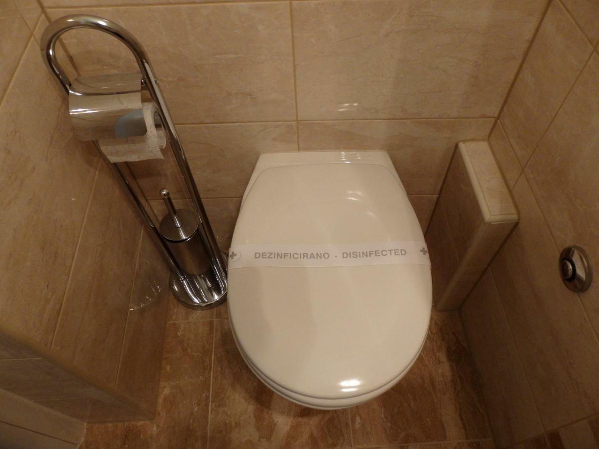 Guesthouse Torga Vis Island ภายนอก รูปภาพ