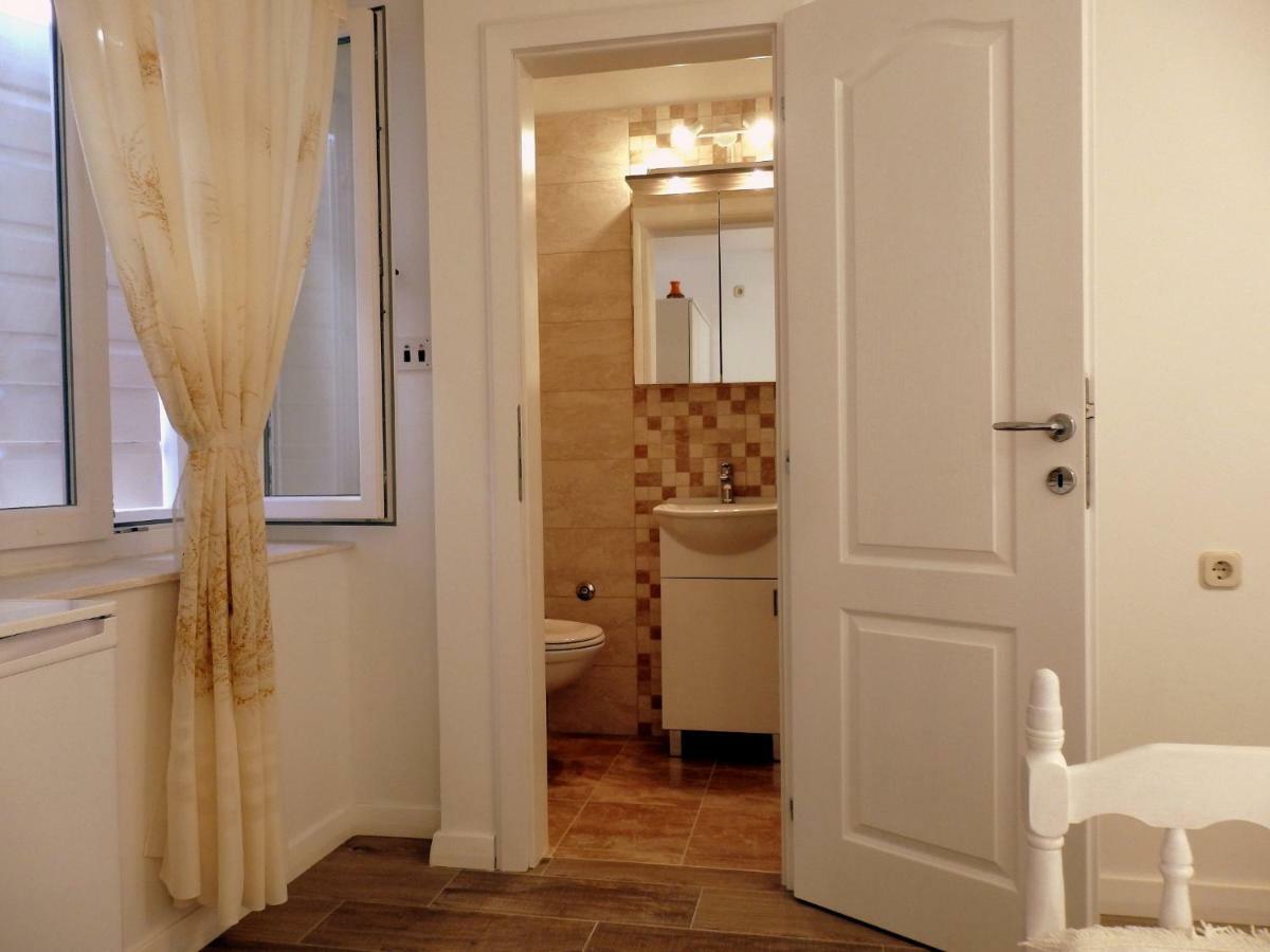 Guesthouse Torga Vis Island ภายนอก รูปภาพ