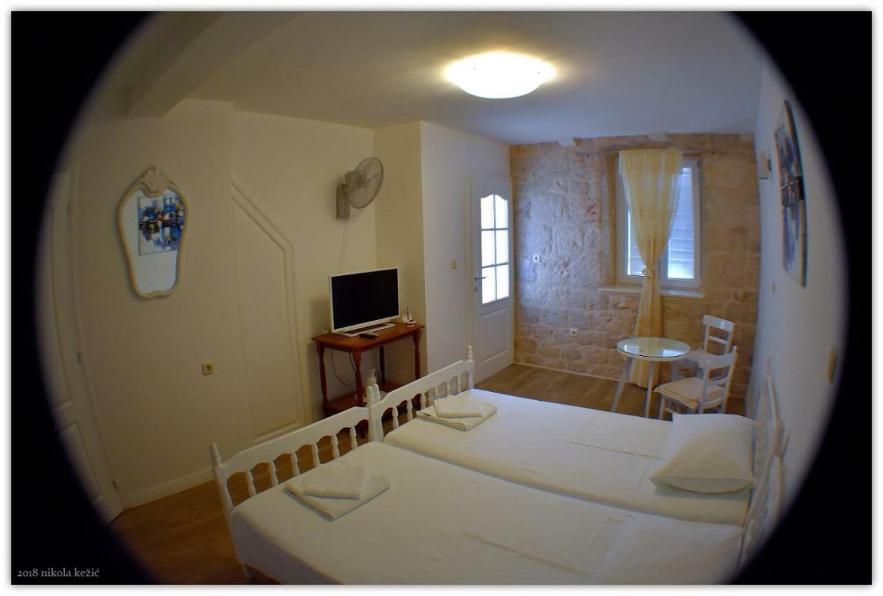 Guesthouse Torga Vis Island ภายนอก รูปภาพ